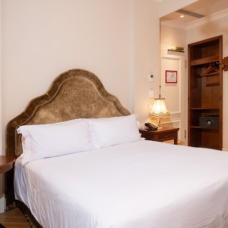Ebel Boutique Hotel Tirana Exterior foto