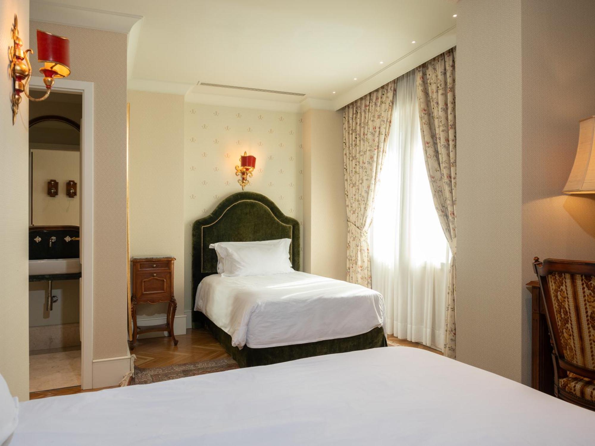 Ebel Boutique Hotel Tirana Exterior foto
