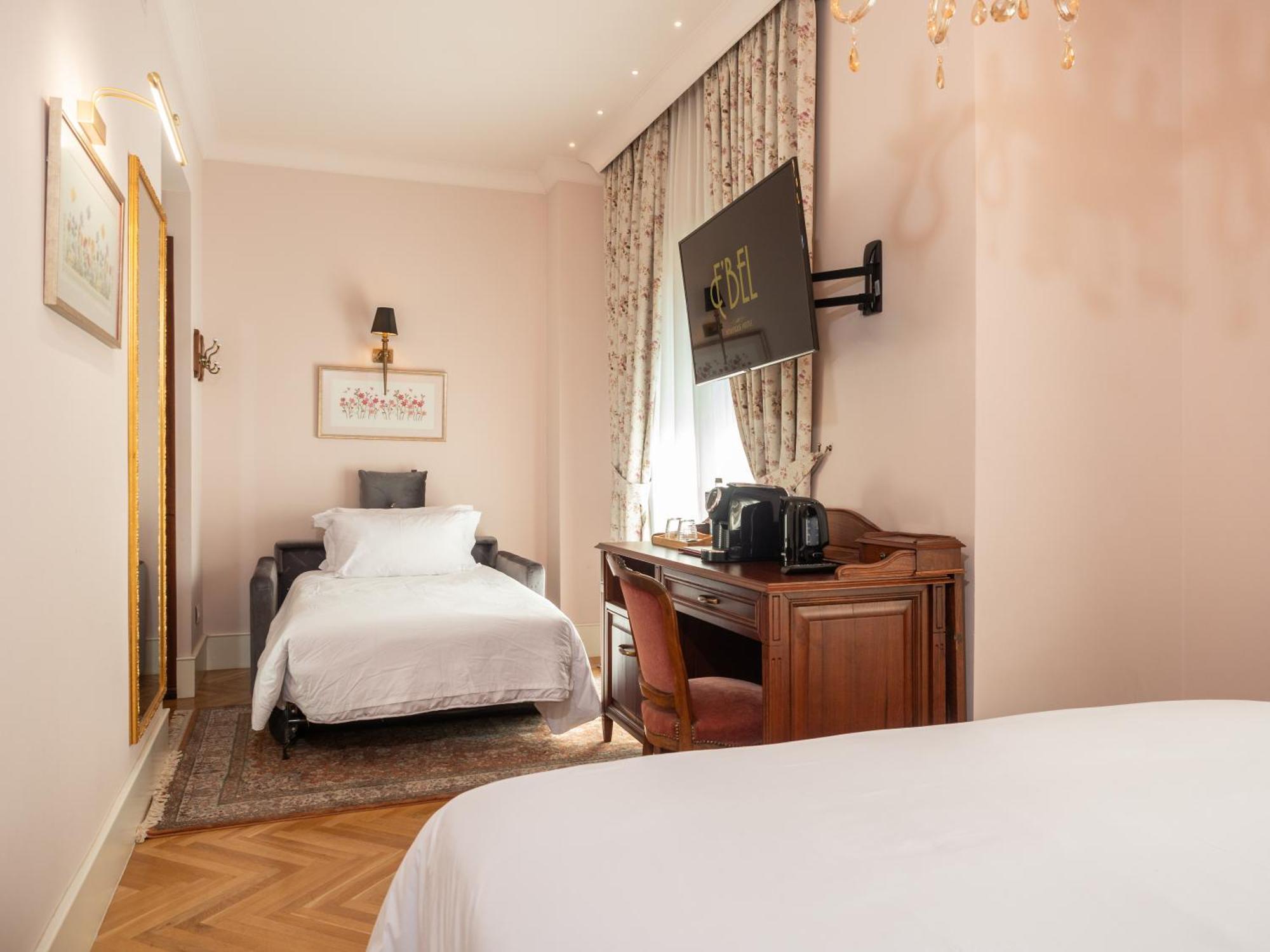 Ebel Boutique Hotel Tirana Exterior foto