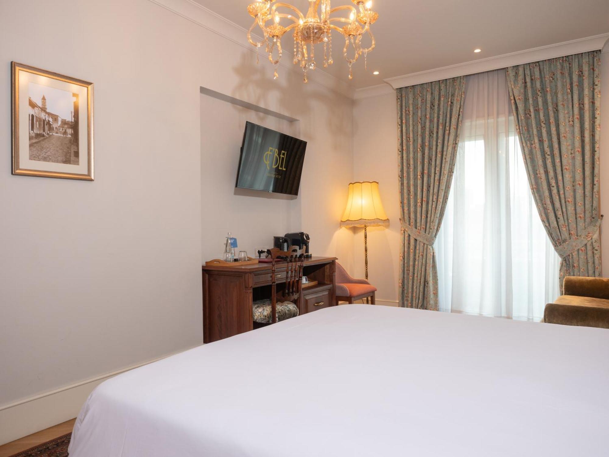 Ebel Boutique Hotel Tirana Exterior foto
