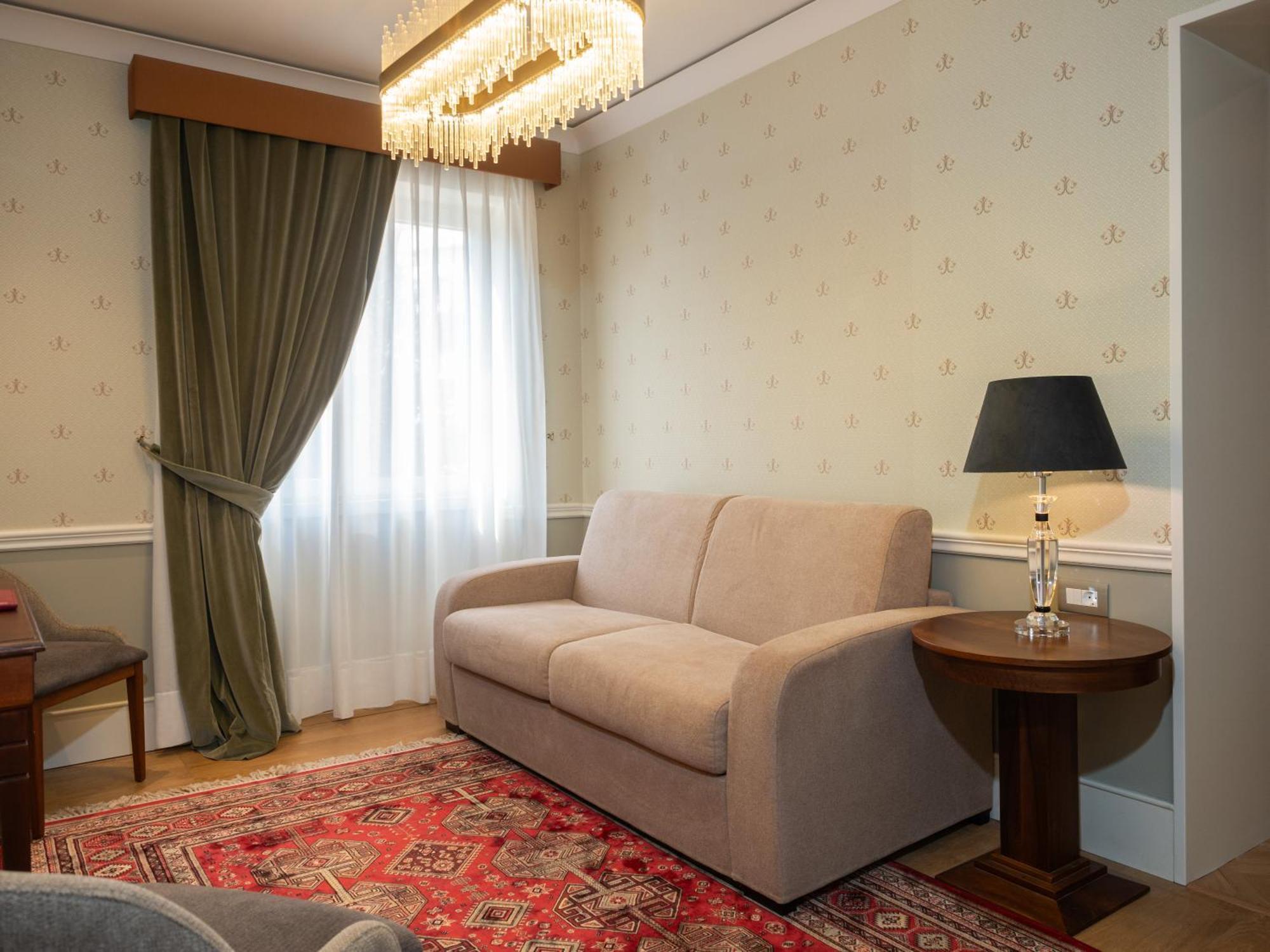 Ebel Boutique Hotel Tirana Exterior foto