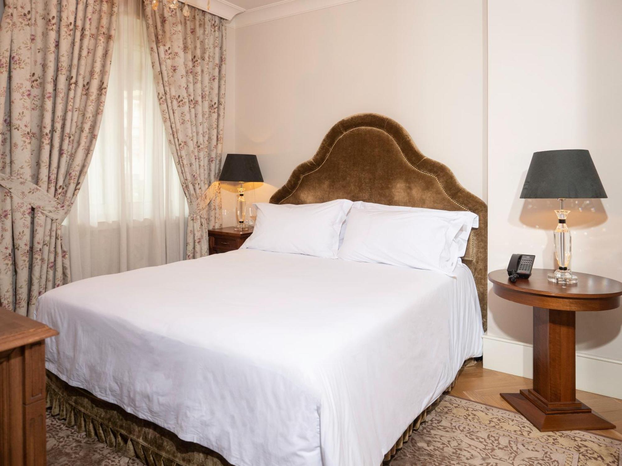 Ebel Boutique Hotel Tirana Exterior foto